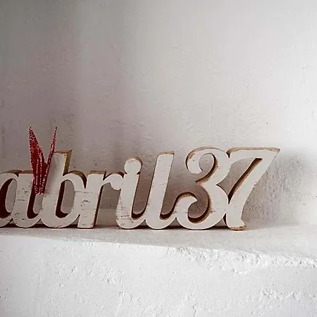 Abril 37 3*