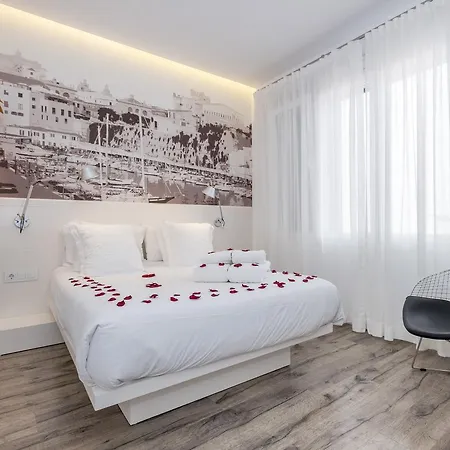 Abril 37 Hotell 3*