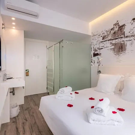 Abril 37 Hotell 3*